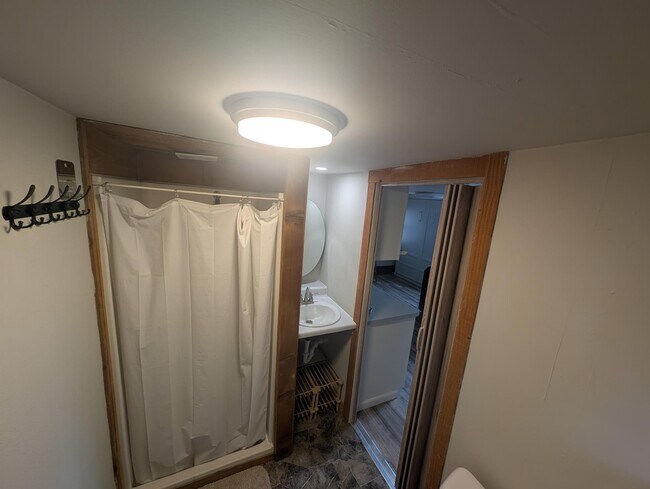 Foto del edificio - 563 E Main St