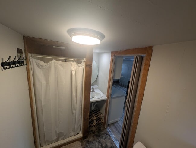 Building Photo - 563 E Main St