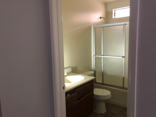 Bathoom - 1618 Grismer Ave