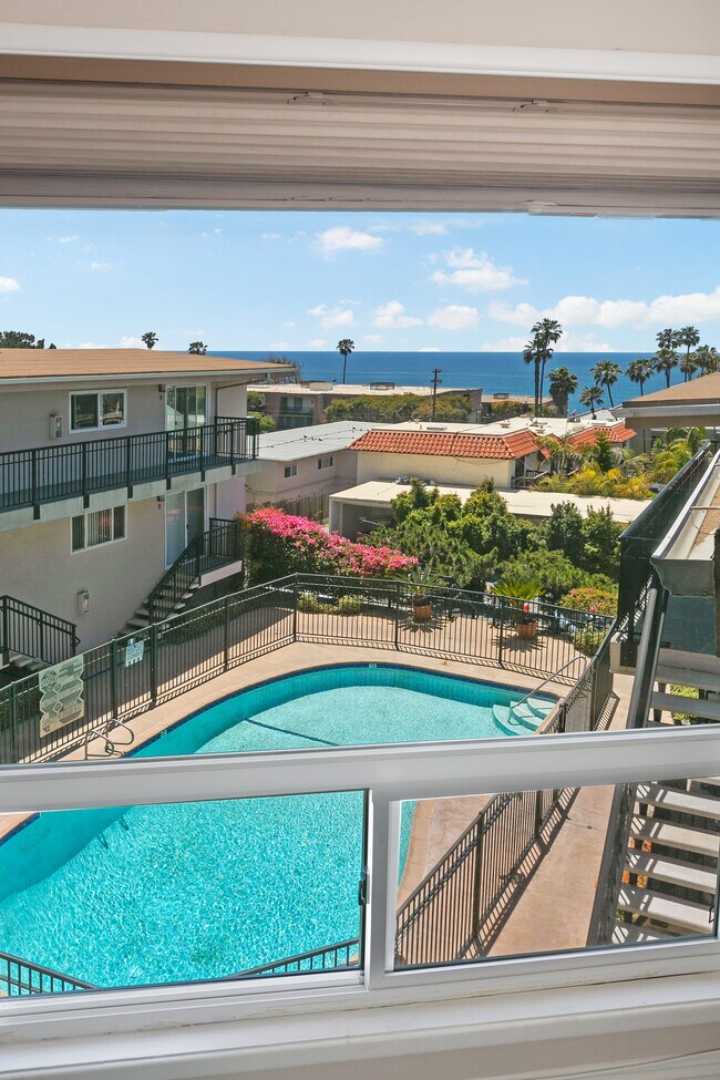 Building Photo - 460 Camino Del Mar