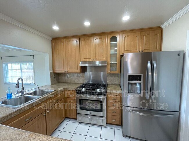 Building Photo - 1593 Standlake St
