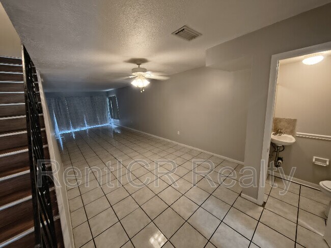 Foto del edificio - 1708 Azalea Ct