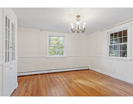 Building Photo - 7 Greenwood Ln