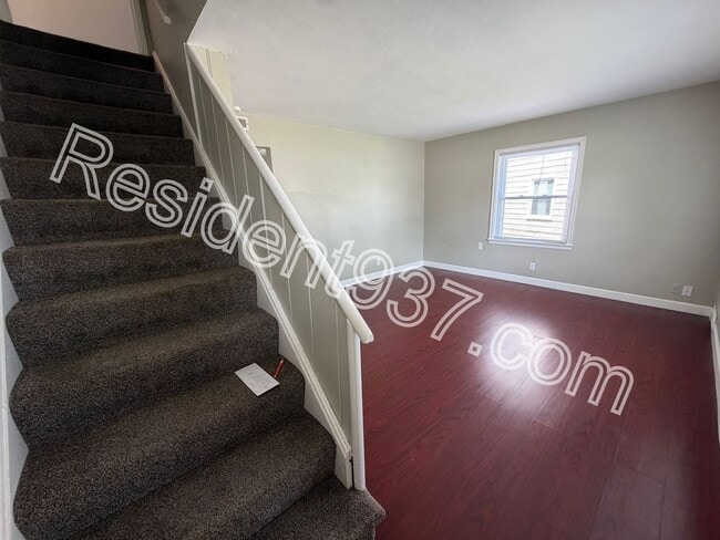 Building Photo - 3 Bed 1 bath