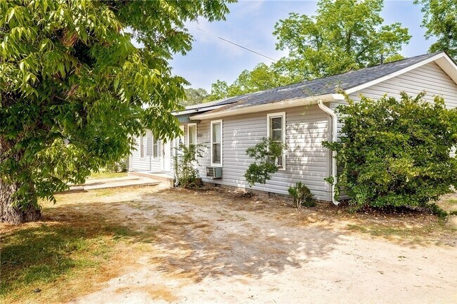 Foto del edificio - 1057 Strickland Bridge Rd