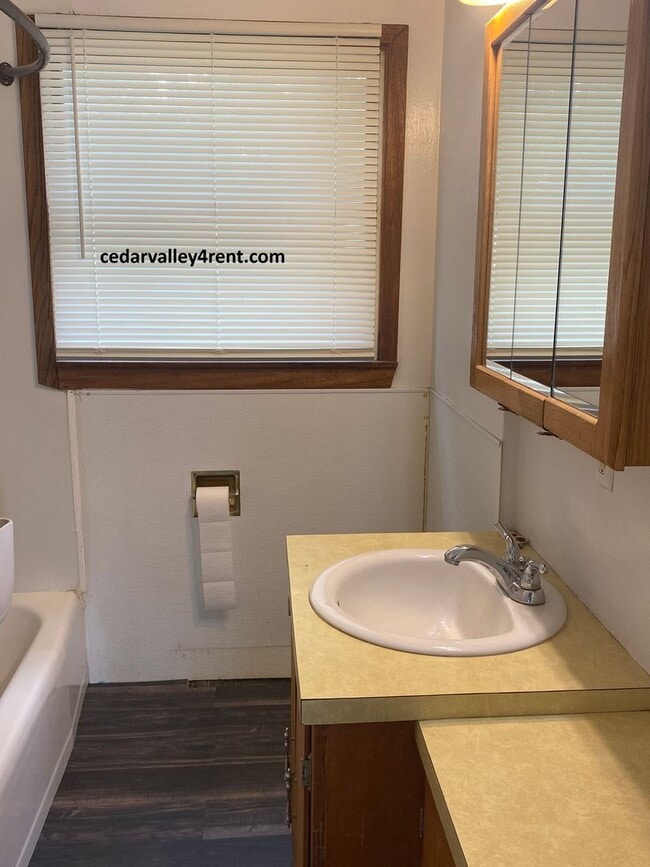 Building Photo - 717 Bismark Ave