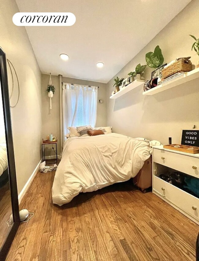 Foto del edificio - 338 E 65th St
