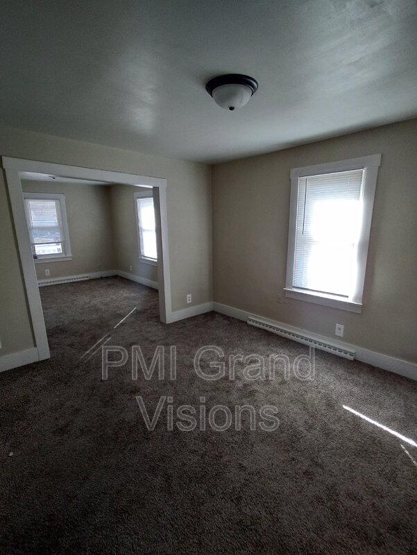 Building Photo - 2506 E Division St