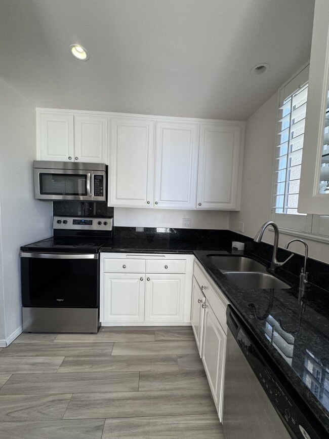 Photo - 10747 Wilshire Blvd (Los Angeles, CA) Apartment