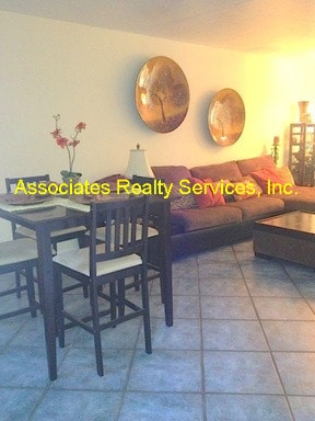 Building Photo - Nice 2 Br in Mill Run of SW 20th Ave! Great location! Must See!