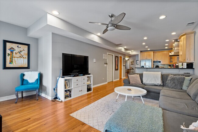 Foto del edificio - 1523 N Ashland Ave