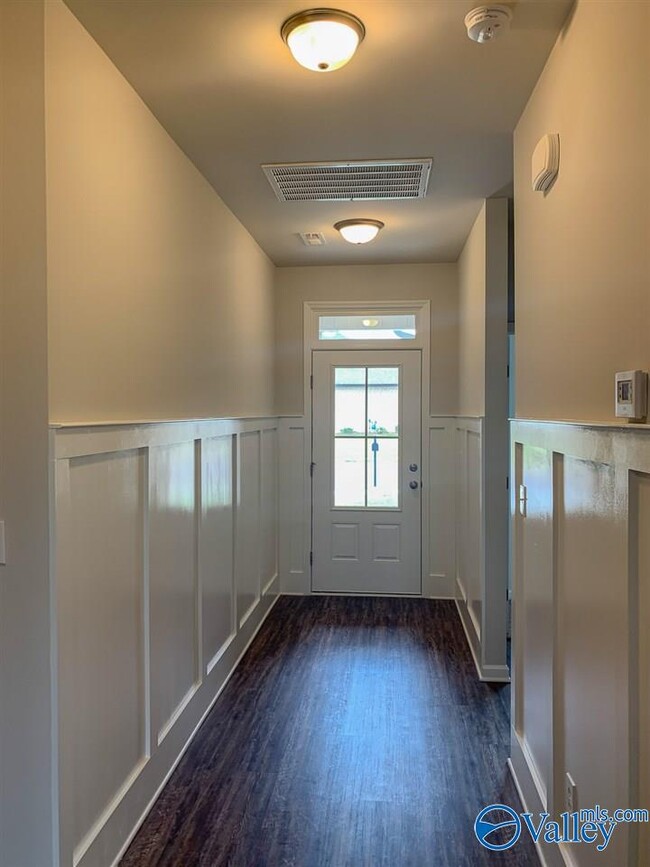 Building Photo - 117 Fernhill Dr NW
