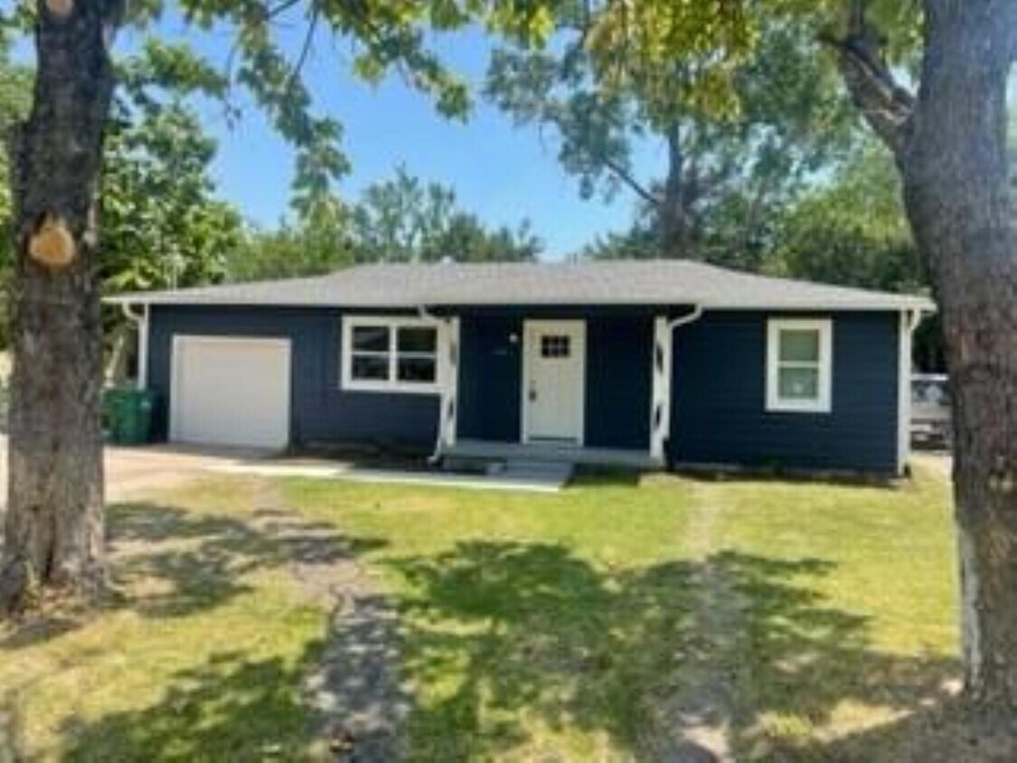 Primary Photo - 1314 Dewberry St