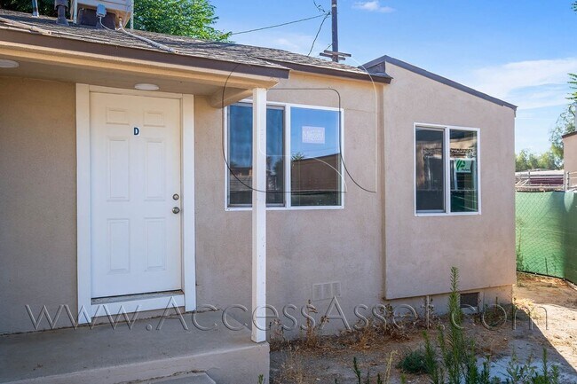 Foto del edificio - Breezy Open Concept 2 Bed/1 Bath Duplex Home In Perris!