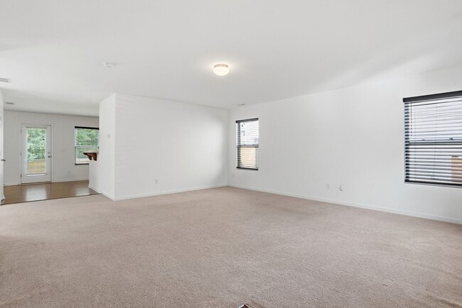 Building Photo - Spacious 4BR Home with New Carpet & Fenced Backyard