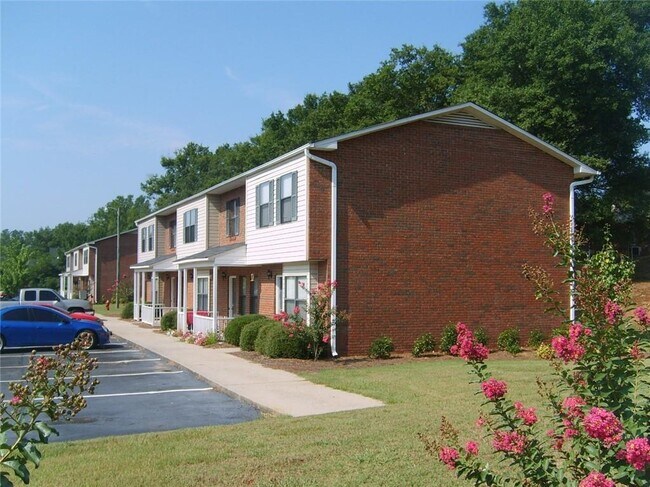 Foto del edificio - 420 Simpson Rd