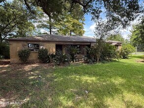 Building Photo - 417 E Broussard Rd