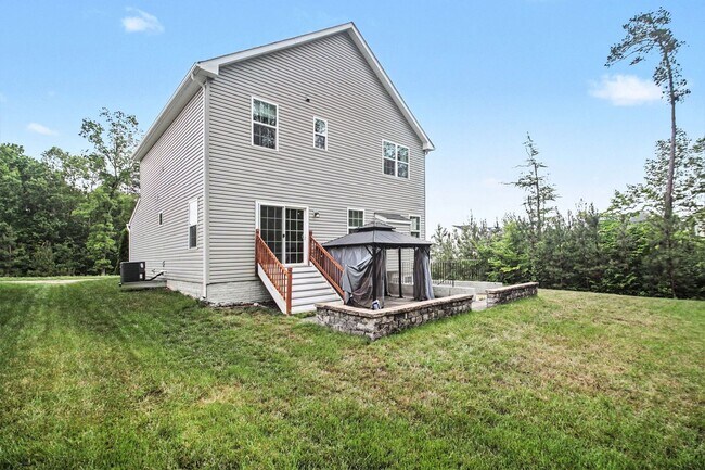 Foto del edificio - Stunning & Spacious 3-Level Single Family Home in Lees Parke – Move-In Ready!
