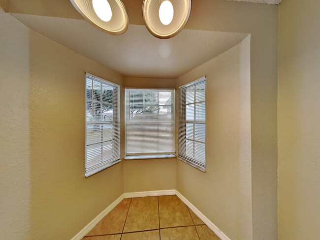 Building Photo - 669 Berkley Pointe Dr