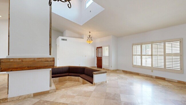 Foto del edificio - 10575 E Mission Ln
