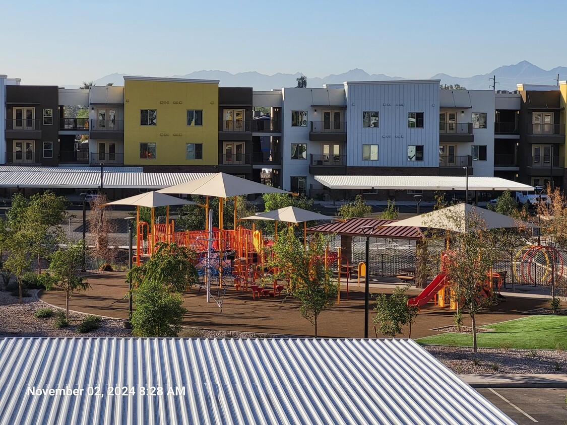 Playgroun with Splashpad - Centerline on Glendale