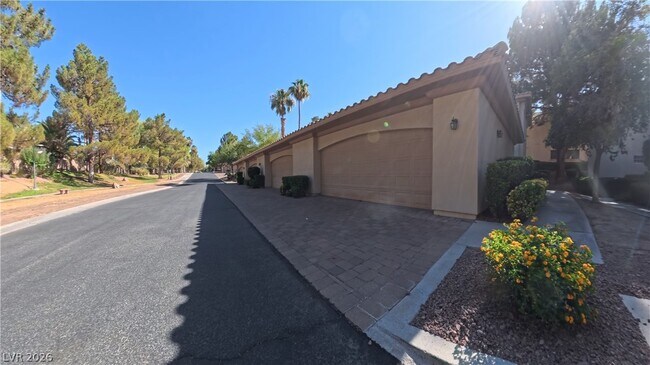 Foto del edificio - 2050 W Warm Springs Rd