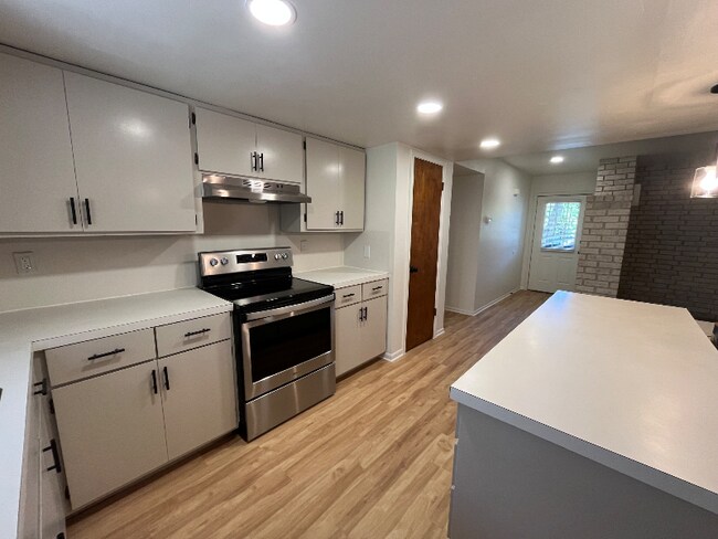 Foto del edificio - 1415 Oakridge Dr