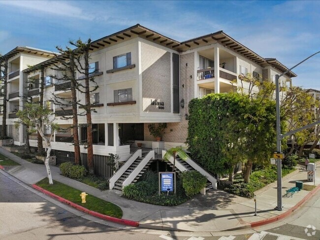 Building Photo - 6100 Buckingham Pkwy