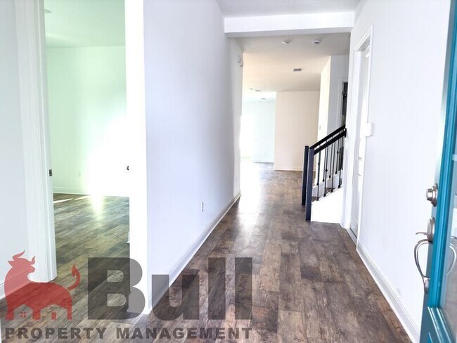 Foto del edificio - 13239 McMillan Dr