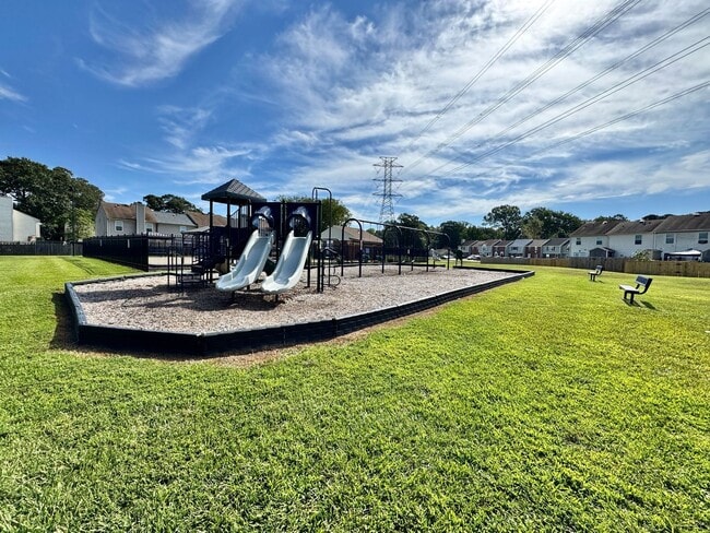 Foto del edificio - Glenleigh 1st-time Rental! Pet-Friendly, End-Unit Townhome, Cul-De-Sac with HUGE fenced backyard!