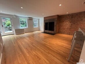 Building Photo - 406 W 20th St
