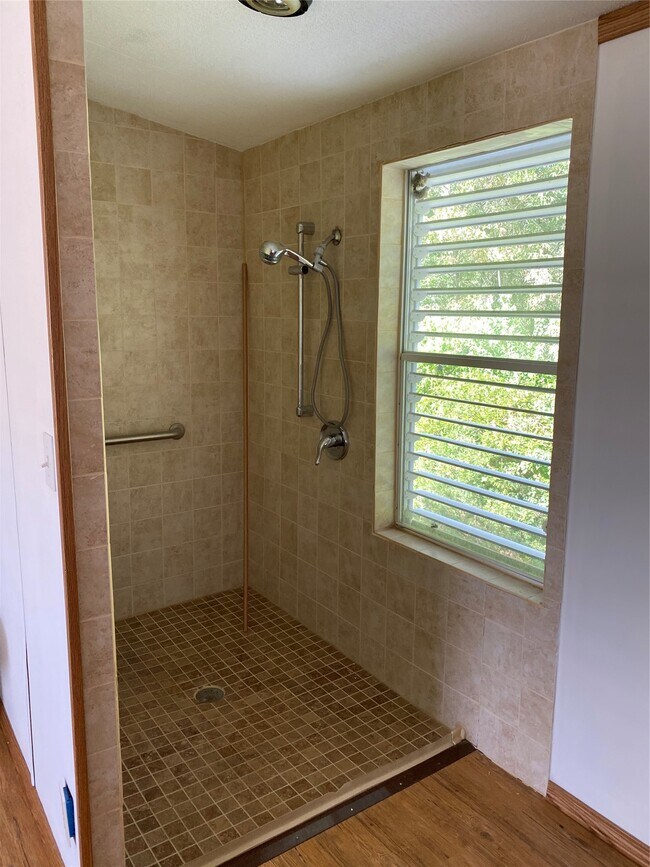 Foto del edificio - 16066 N Loop Dr