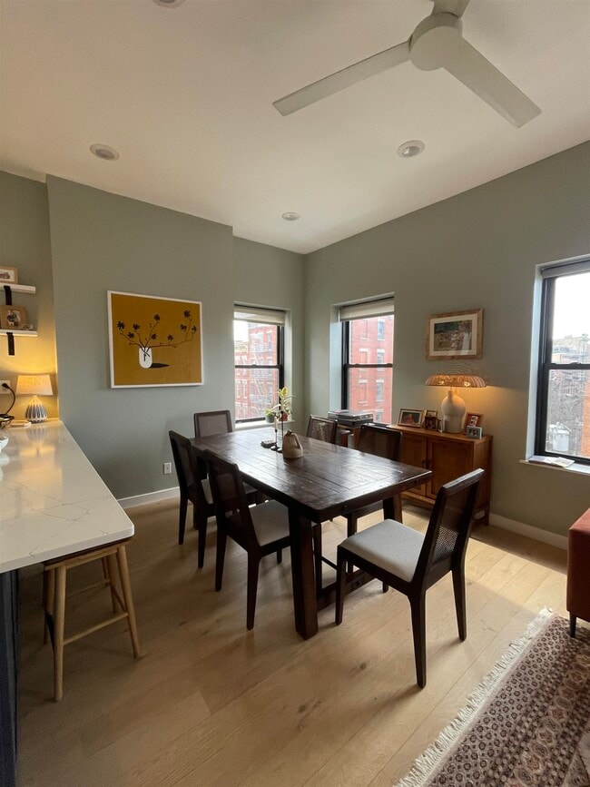 Building Photo - 354 Grove St