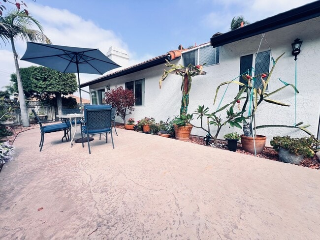 Building Photo - Oceanside Montego Community Two Bed/ Two B...