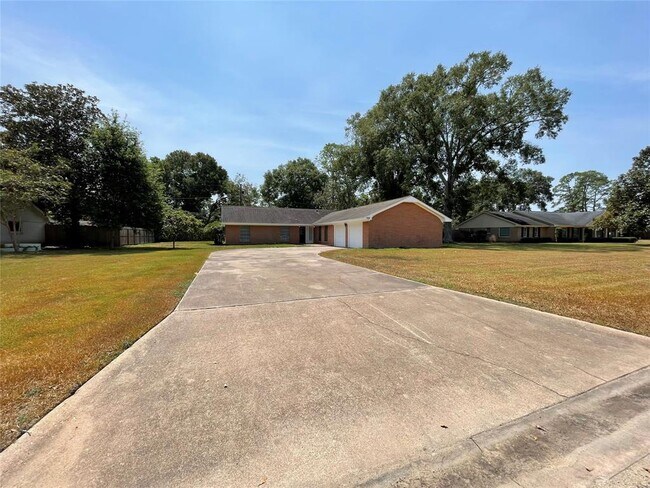 Building Photo - 205 E Crestmont Dr
