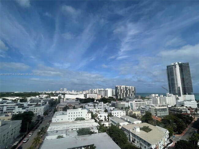 Foto del edificio - 1881 Washington Ave
