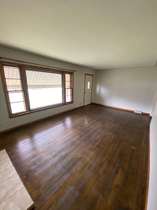 Foto del edificio - 3 Bed 1 Bath Single Family Home For Rent N...