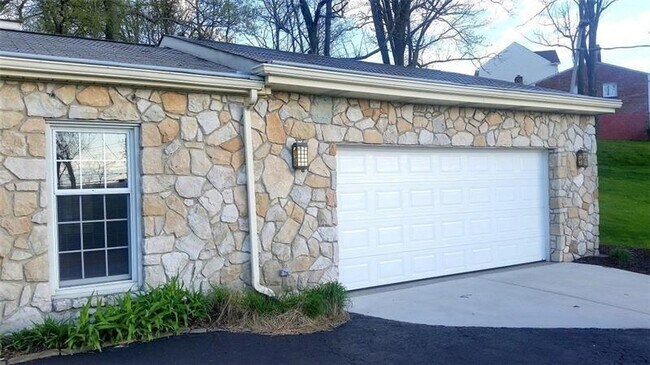 Building Photo - 2361 Giant Oaks Dr