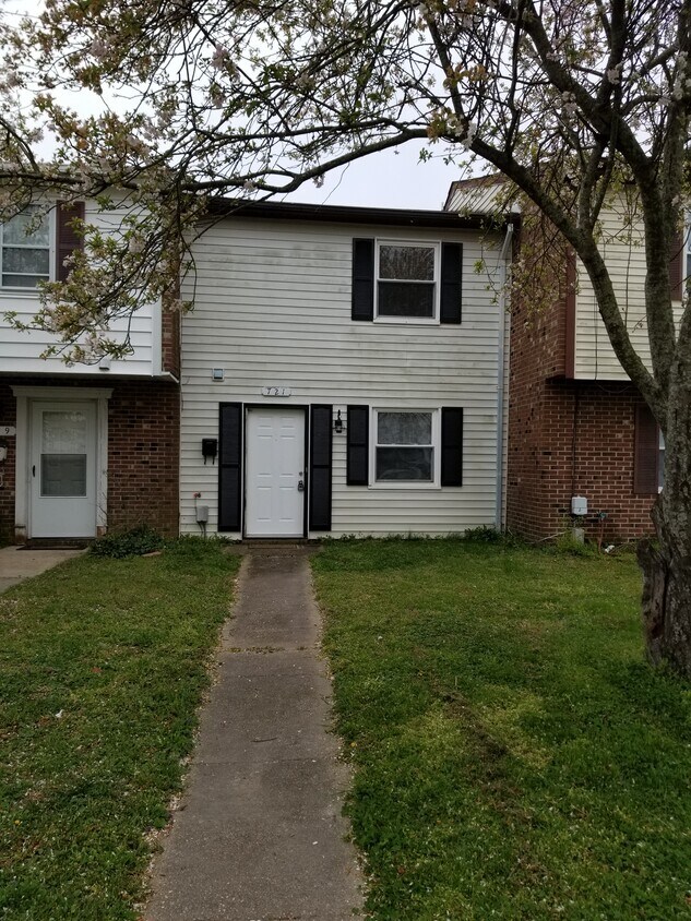 721 Tilden Place, Va Beach, VA 23454 Townhome Rentals in Va Beach VA