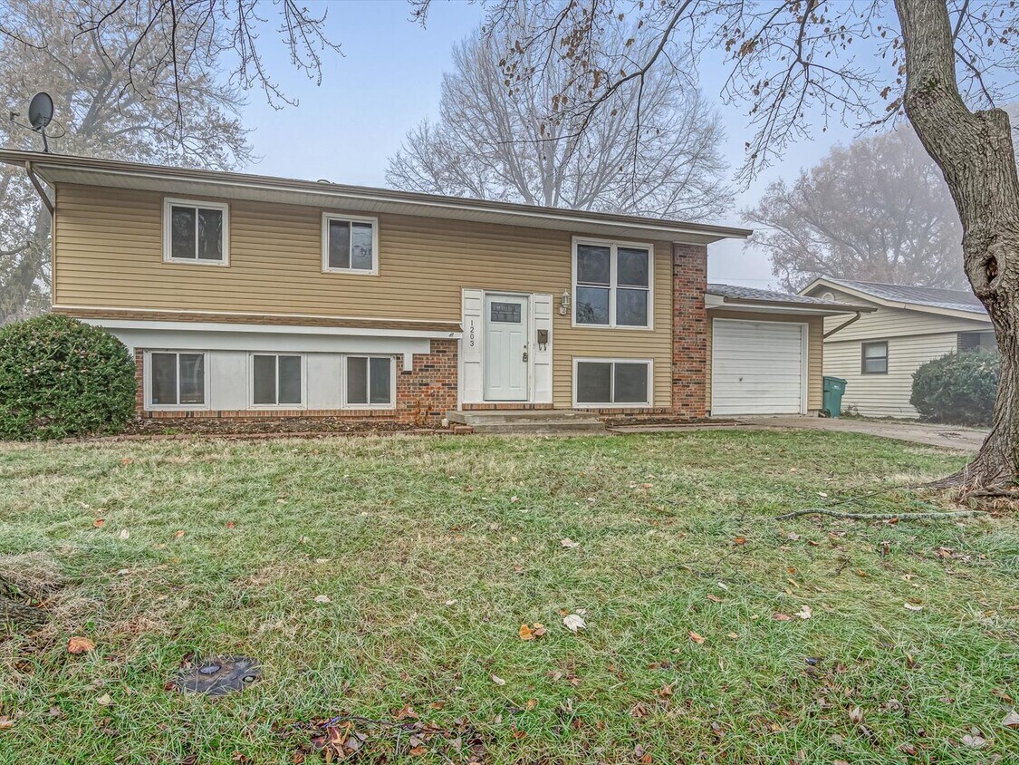 Foto principal - 1203 Princeton Dr