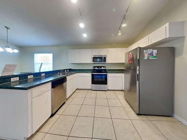 Building Photo - 4892 Palm View Dr N