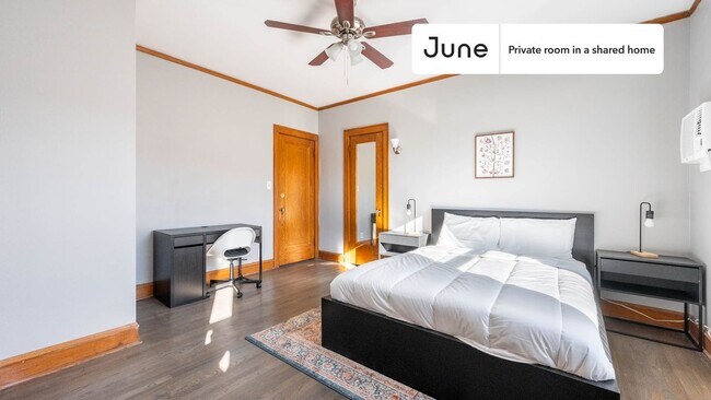 Building Photo - Private bedroom in 4 bed/2 bath Home