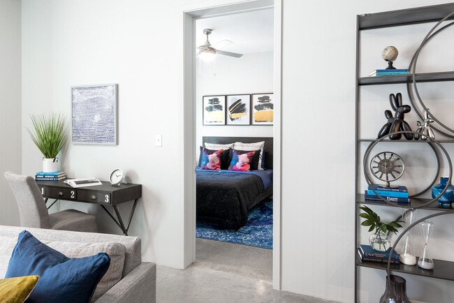 Building Photo - 2424 TULANE