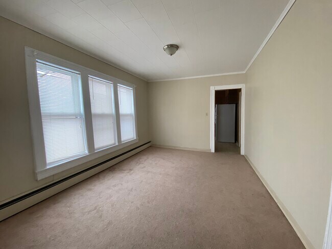 Building Photo - 11 Downs Ave