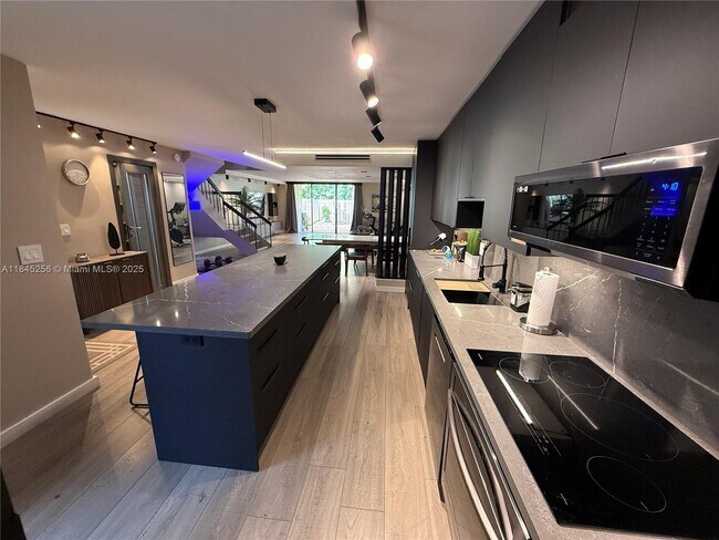 Foto del edificio - 20554 NE 6th Ct