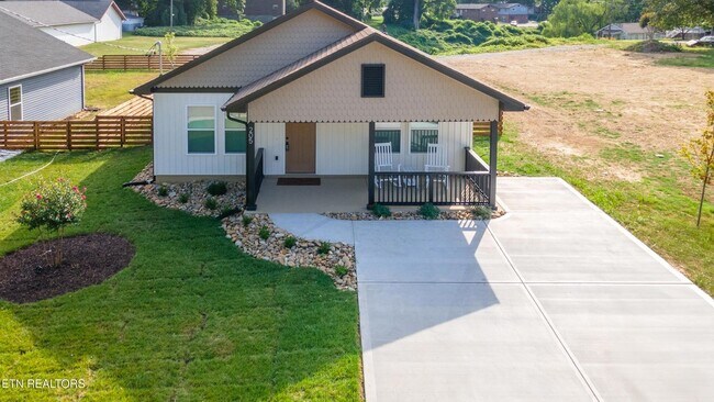 Foto del edificio - 205 Kingwood Rd