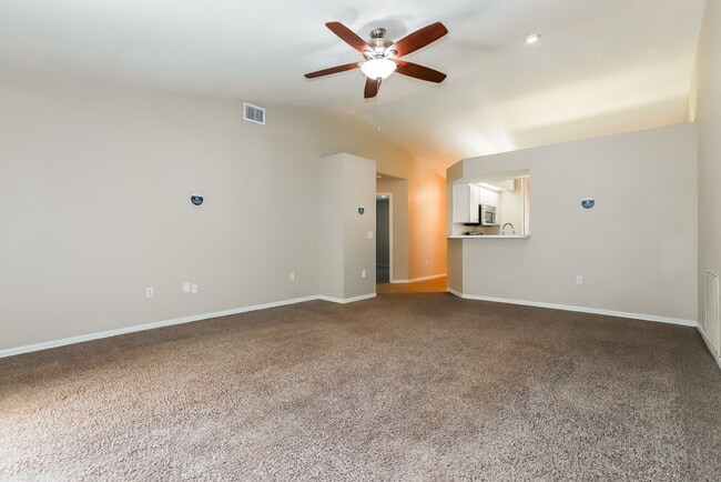 Foto del edificio - 5865 Daughtery Downs Loop