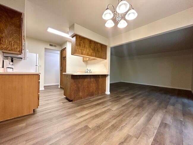 Building Photo - Beautiful Downstairs 2 Bedroom Condo Located In Gated Community Pool + Lake Access!