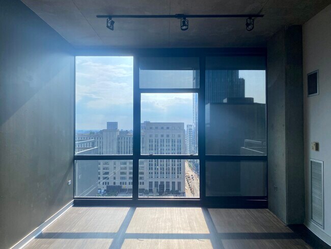 Living/Dining Room - 235 W Van Buren St