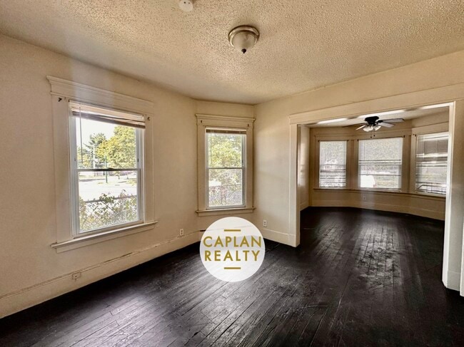 Building Photo - 104 Webster St